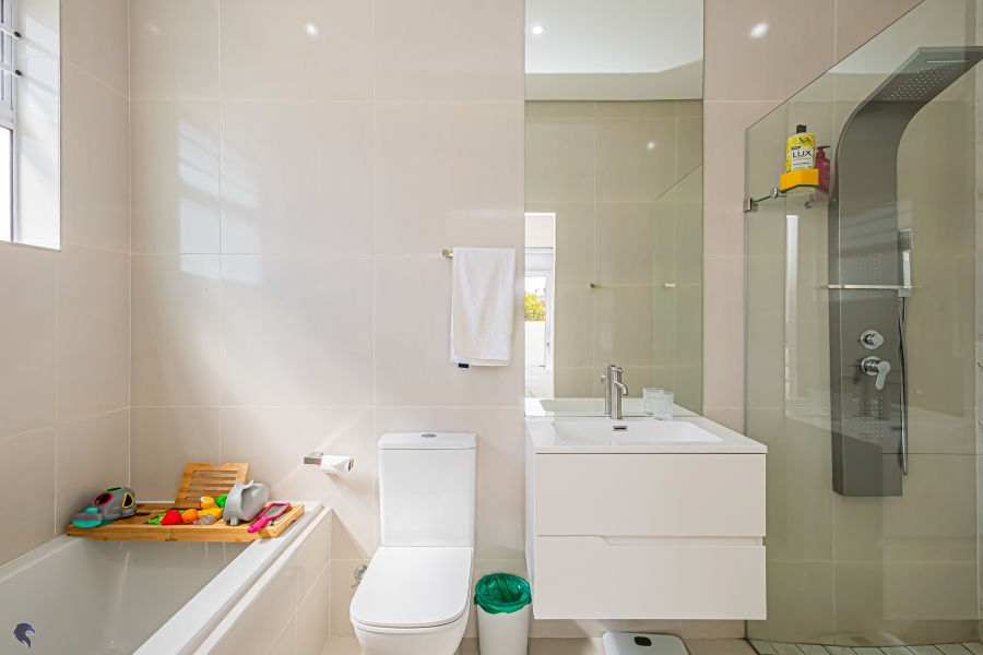 6 Bedroom Property for Sale in Country Club Western Cape